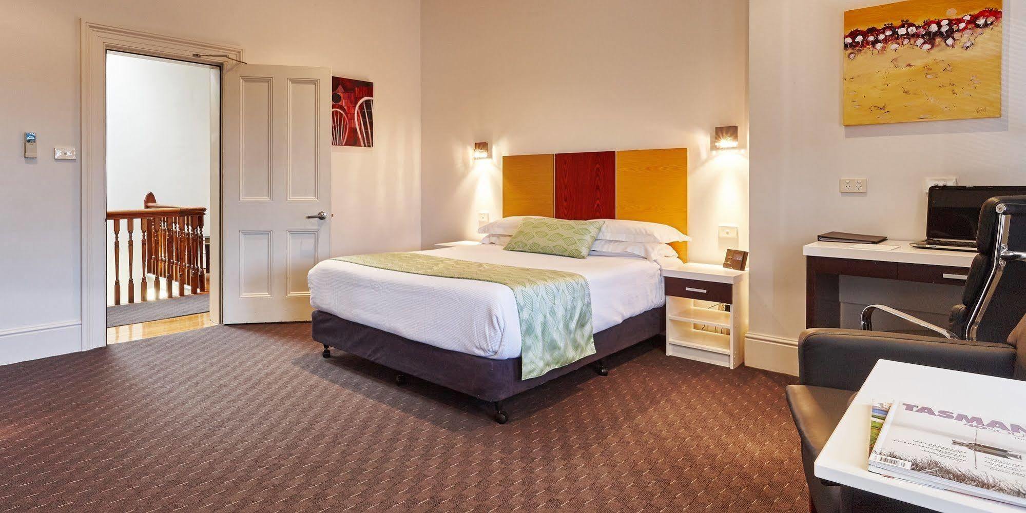Auldington Hotel Лонсестон Экстерьер фото